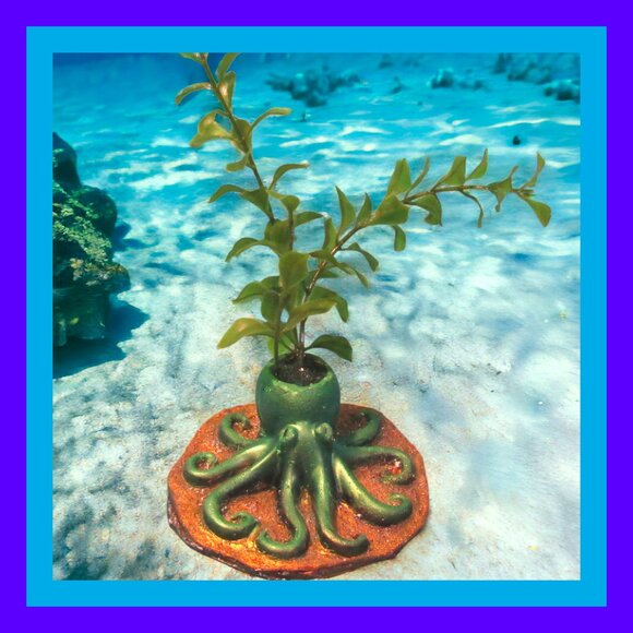 Aquarium Decoration - Green Octopus with Artificial Plant - Picture 1 of 9